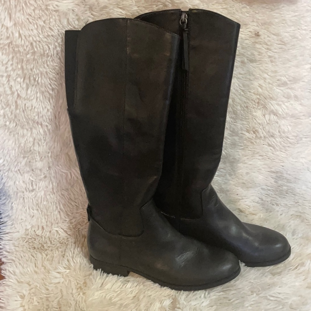 Excellent condition, never worn.
